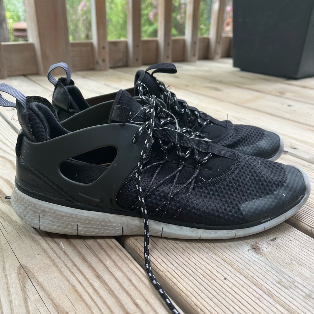 Nike Black Tennis Shoes